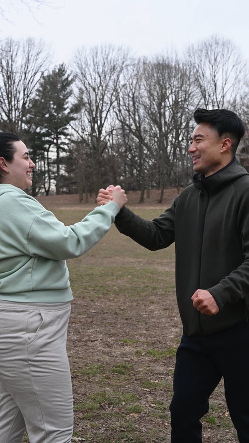 有关一对, 公园, 垂直视频的免费素材视频