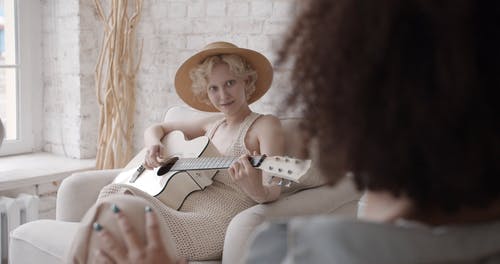 有关休闲, 侧面图, 卷发的免费素材视频