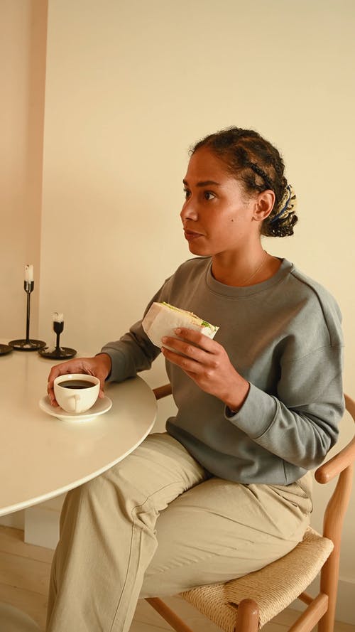 有关一杯咖啡, 倾听, 午餐的免费素材视频