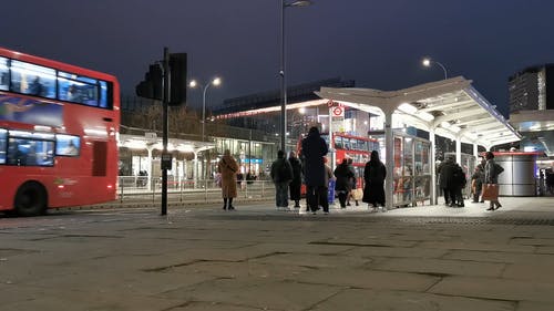 有关交通系统, 伦敦市, 公车站的免费素材视频