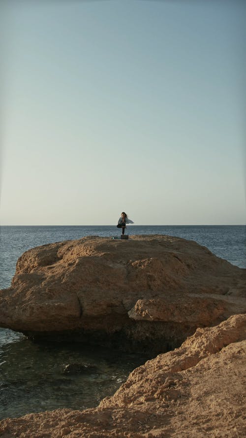 有关和平的, 垂直视频, 女人的免费素材视频