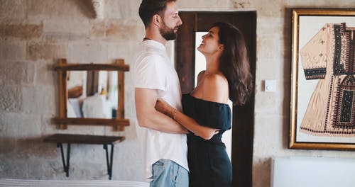 有关一对, 一起, 室内的免费素材视频