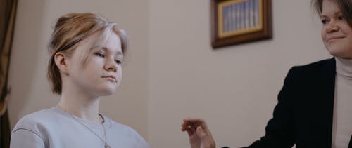 有关问题, 坐, 女儿的免费素材视频