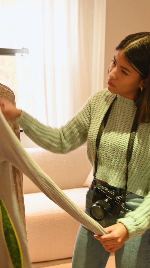 有关垂直视频, 壁橱, 女人的免费素材视频