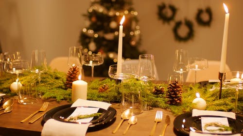 圣诞节的优雅餐桌布置 · 免费素材视频