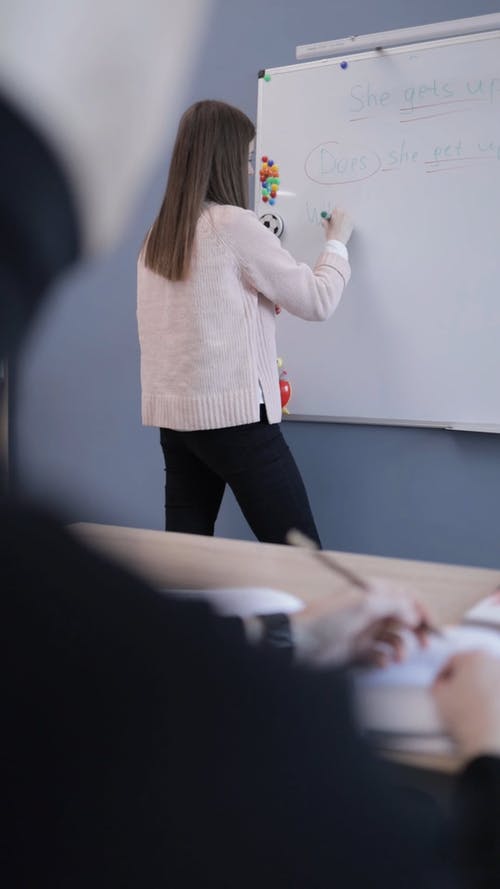 有关垂直视频, 大学, 女人的免费素材视频