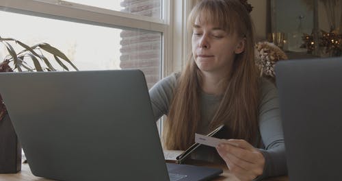 有关女人, 室内, 打字的免费素材视频