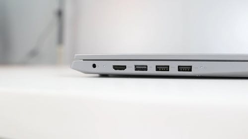 有关3C用品, 侧面图, 平移拍摄的免费素材视频