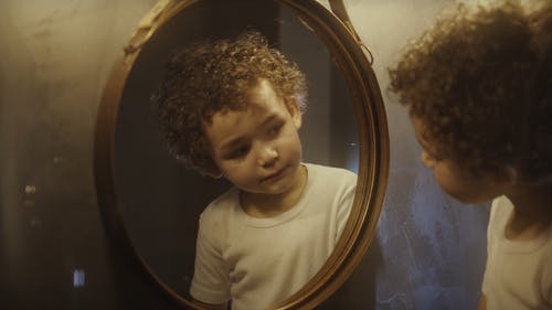 有关修理头发, 儿童, 卷发的免费素材视频