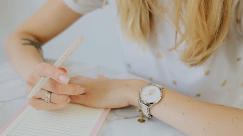 有关刺青的, 圆珠笔, 女人的免费素材视频