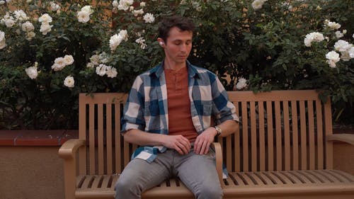 有关人, 坐, 年轻的免费素材视频