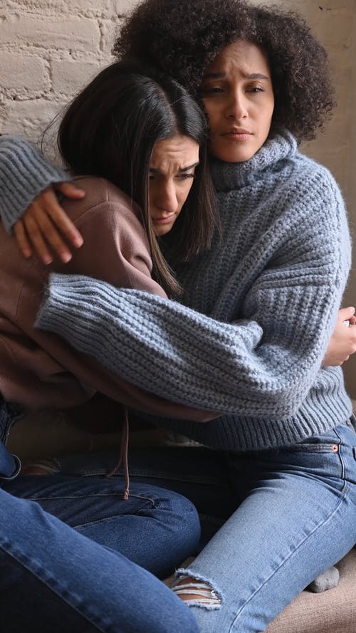 有关伤心, 友谊, 垂直视频的免费素材视频