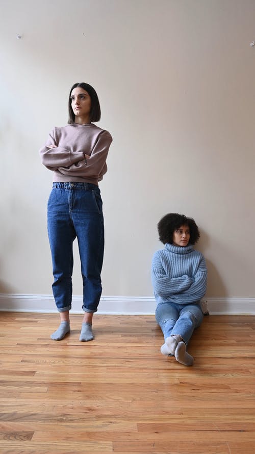 有关一对, 吵架, 地板的免费素材视频