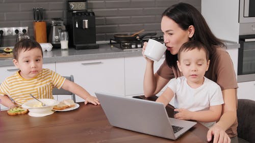 有关儿童, 可爱, 吃的免费素材视频