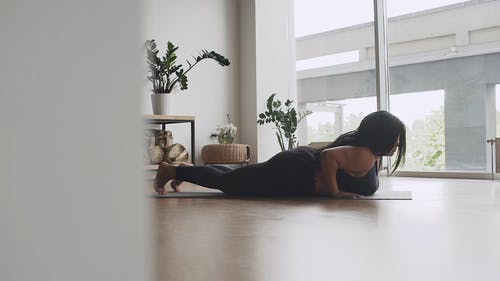 有关urdhva mukha svanasana, 休闲, 伸展的免费素材视频