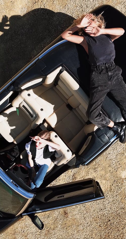 有关可兑换, 坐, 垂直视频的免费素材视频