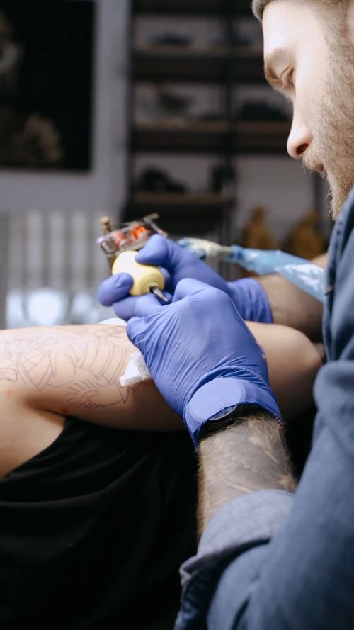 有关人, 刺青, 垂直视频的免费素材视频