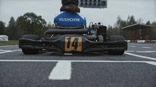 有关卡丁车, 司机, 女人的免费素材视频