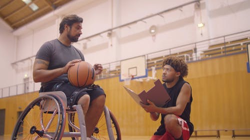 有关坐, 室内, 写作的免费素材视频