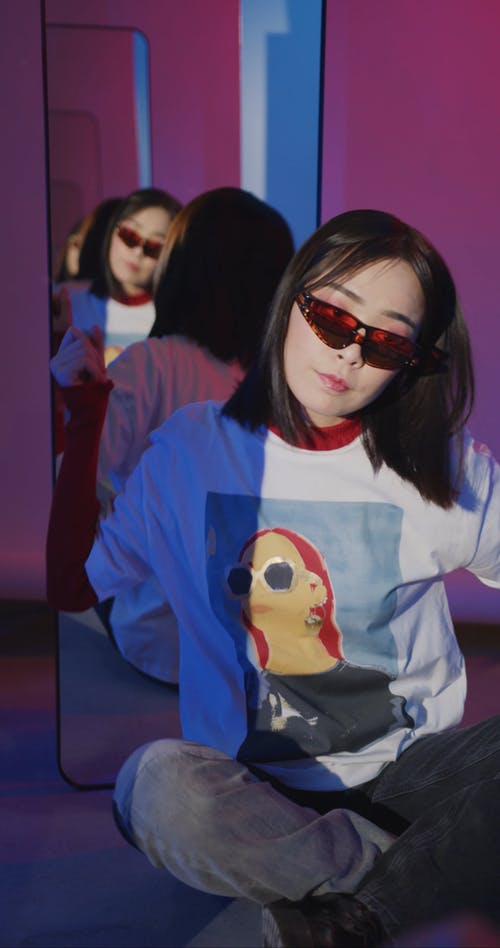 有关反射, 可爱, 坐的免费素材视频