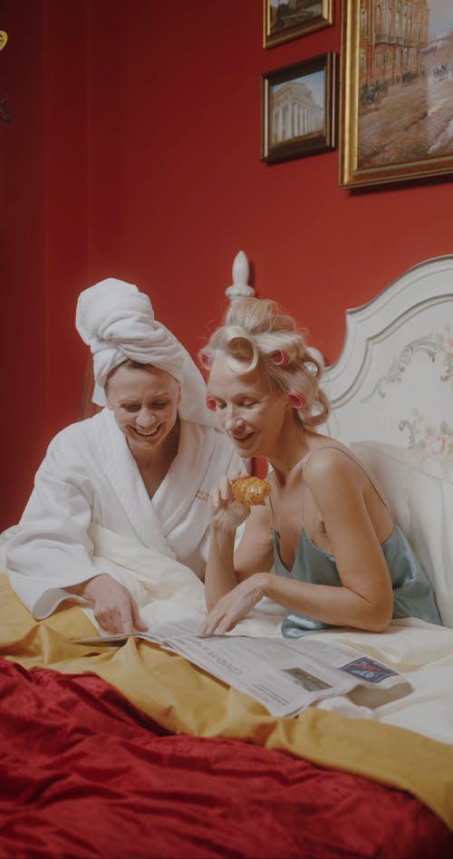 有关一起, 垂直视频, 报纸的免费素材视频