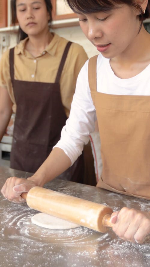 有关围裙, 垂直, 女性的免费素材视频