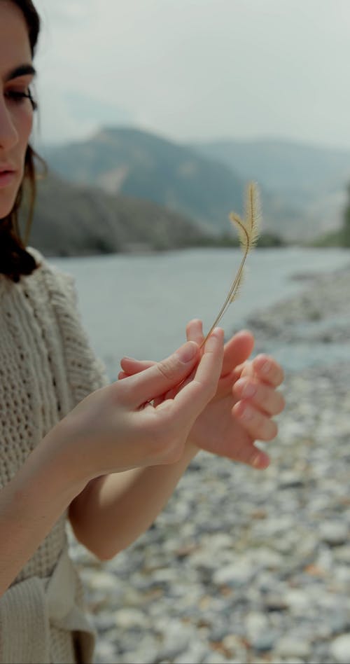 有关人的手, 人脸, 女人的免费素材视频
