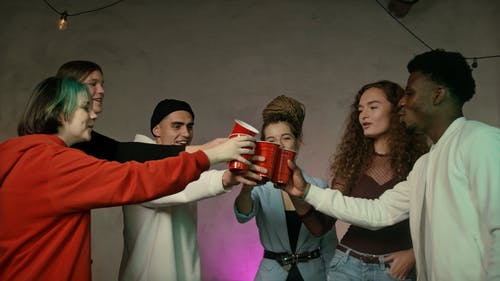 有关乾杯, 吹, 垂直视频的免费素材视频