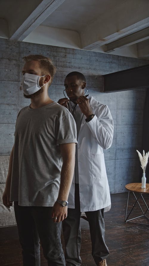 有关制服, 垂直视频, 室内的免费素材视频