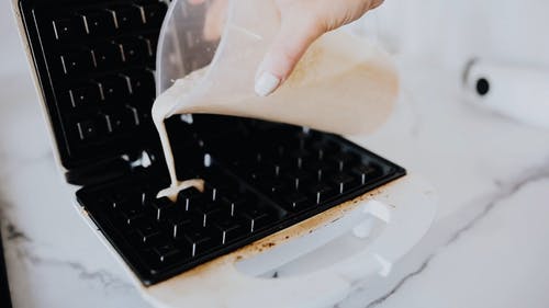 有关倾注, 华夫饼干面团, 华夫饼机的免费素材视频