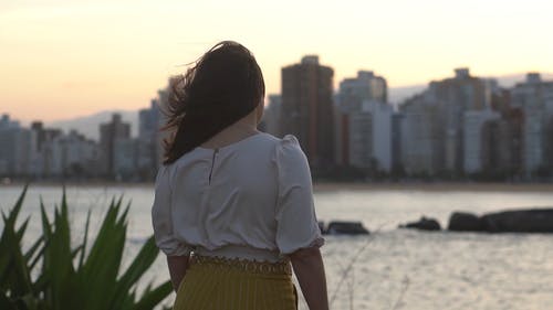 有关修理头发, 城市, 多风的免费素材视频