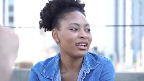 有关喝, 大笑, 女人的免费素材视频