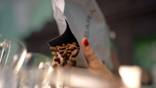 有关不露面, 修剪指甲, 倾注的免费素材视频