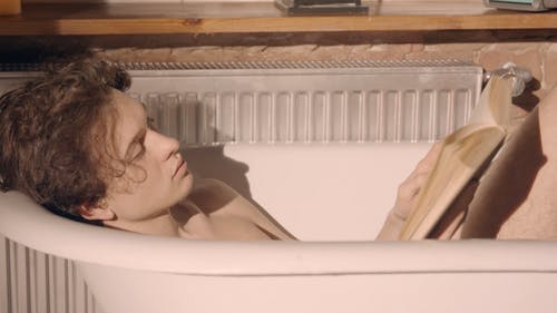 有关人, 室内, 握住的免费素材视频