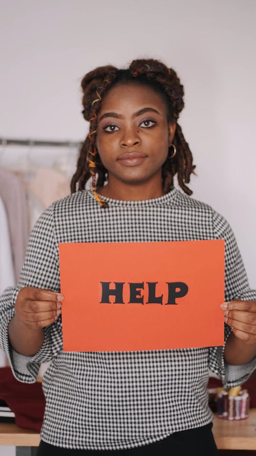 有关伸出援手, 垂直视频, 女人的免费素材视频