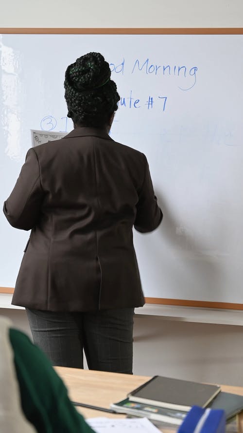 有关垂直视频, 女人, 学校的免费素材视频