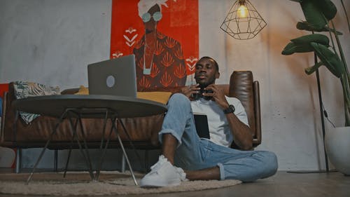 有关人, 低角度拍摄, 在家工作的免费素材视频