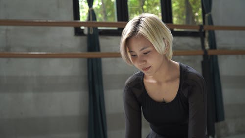 有关人, 坐, 女人的免费素材视频