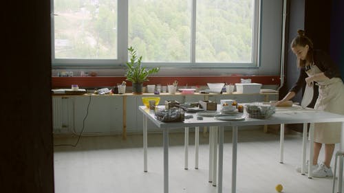 有关＃室内, 围裙, 女人的免费素材视频