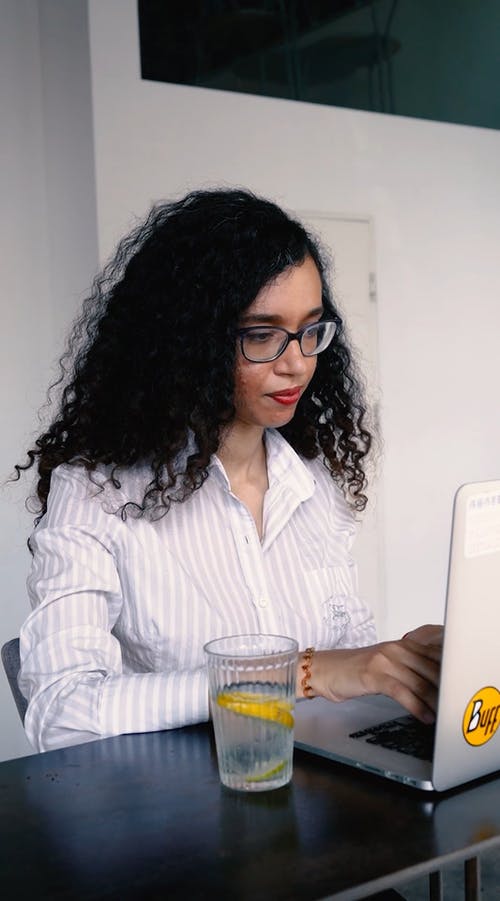 有关雇员, 垂直视频, 女人的免费素材视频