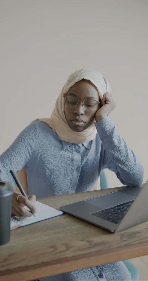 有关伊斯兰, 原子笔, 在家工作的免费素材视频