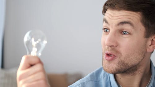 有关室内, 年轻人, 微笑的免费素材视频