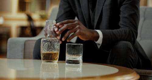 有关倾注, 坐, 垂直视频的免费素材视频