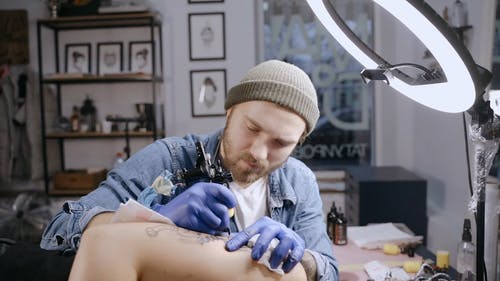 有关人, 光, 刺青的免费素材视频