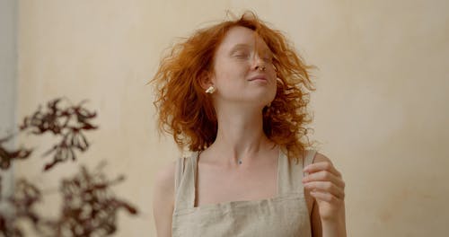 有关修理头发, 凌乱的头发, 女人的免费素材视频