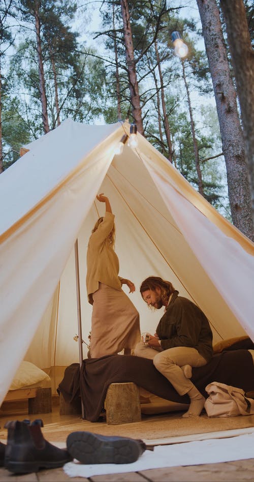 有关glamping, 一对, 一起的免费素材视频