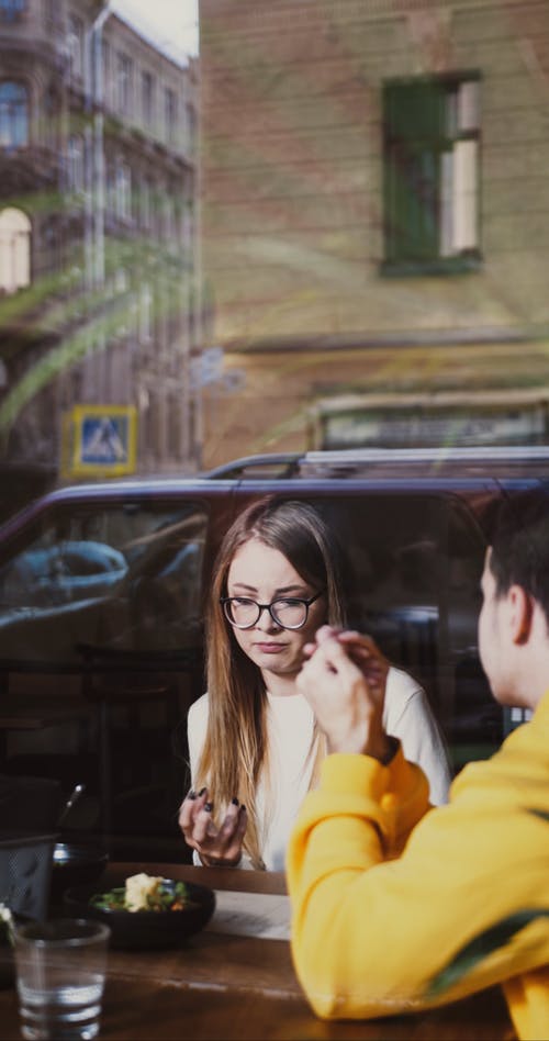 有关surdo-mudo.dll, 午餐, 坐的免费素材视频