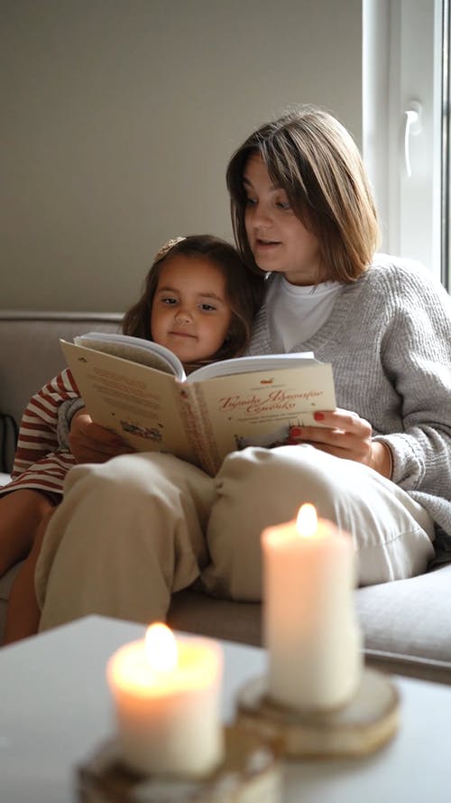 有关人, 可爱, 坐的免费素材视频