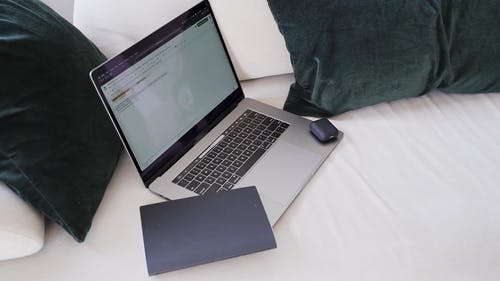 有关Throw Pillows, 日记, 皮沙发的免费素材视频