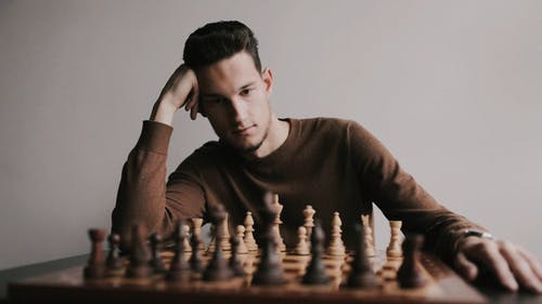 有关人, 国际象棋车, 坐的免费素材视频